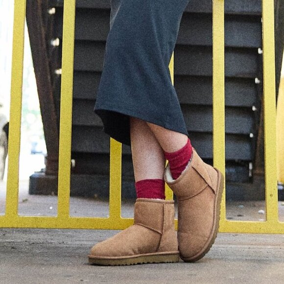 UGG Classic Mini II Genuine Shearling Lined Boot in Chestnut Suede Size US 10 - Picture 11 of 11